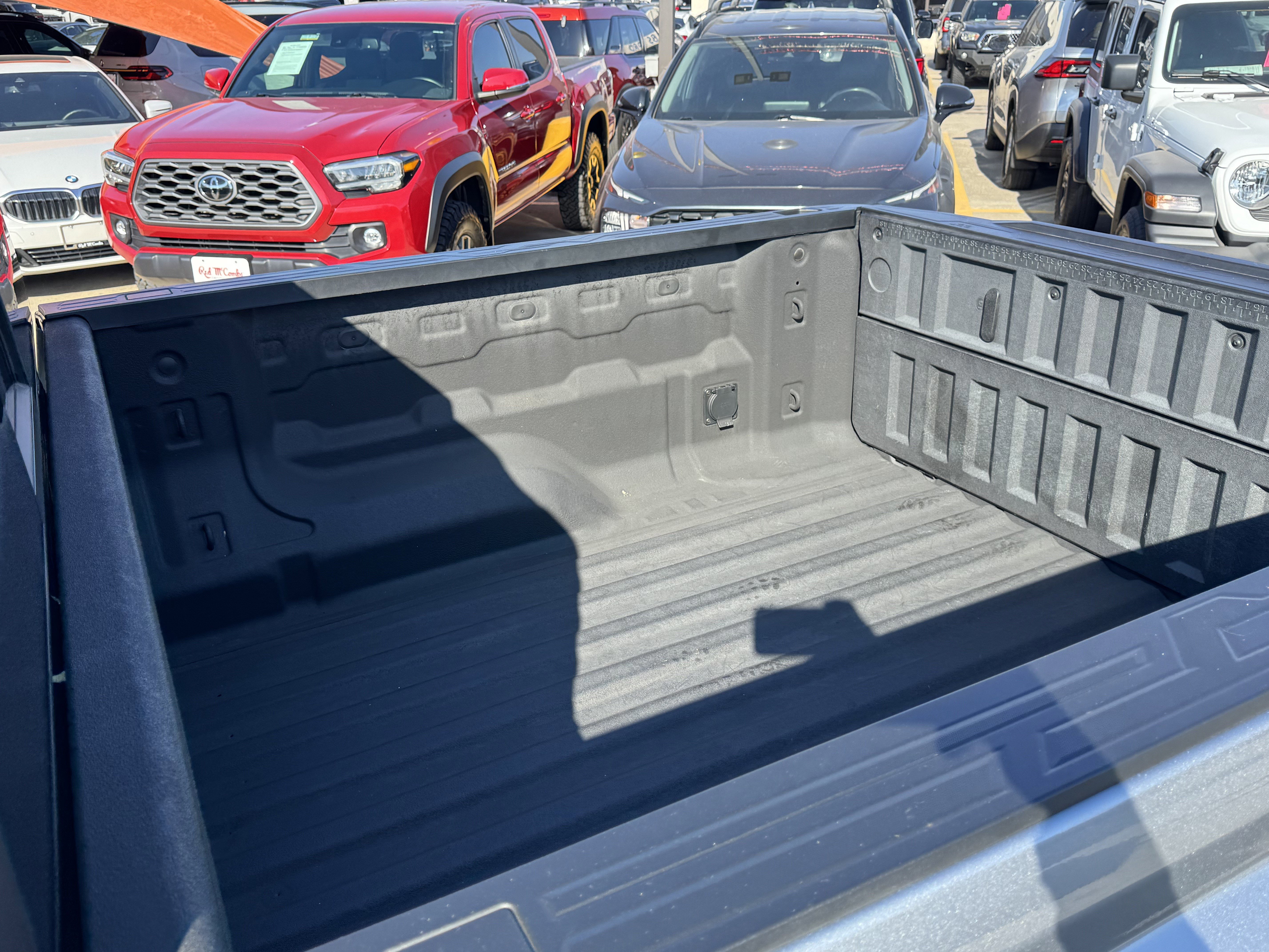 Used 2024 Chevrolet Colorado Z71 w/ Z71 Convenience Package 2 image 11