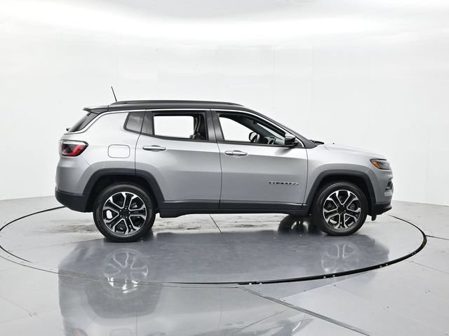 Used 2023 Jeep Compass Limited AWD/4WD image 2