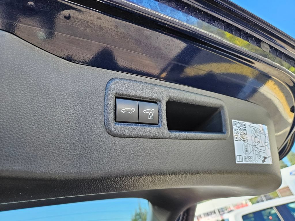 Used 2023 Toyota Venza Limited AWD/4WD image 12
