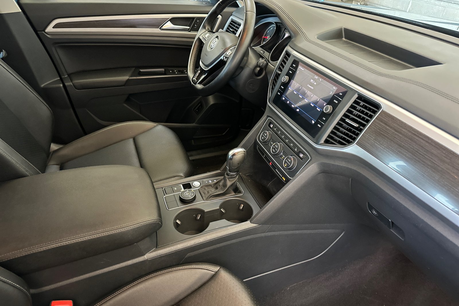 Used 2019 Volkswagen Atlas SE w/ Towing Package AWD/4WD image 17