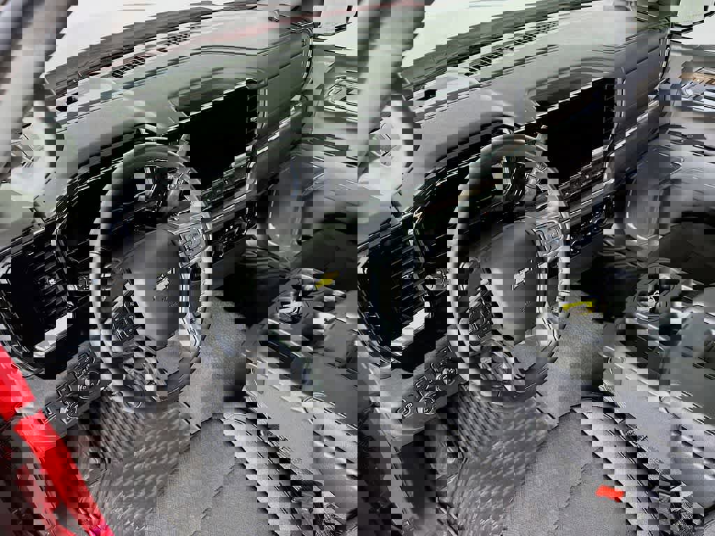 Used 2025 Chevrolet Silverado 1500 LT image 2