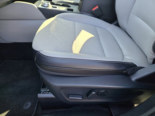 Certified 2025 Ford Escape SE image 22