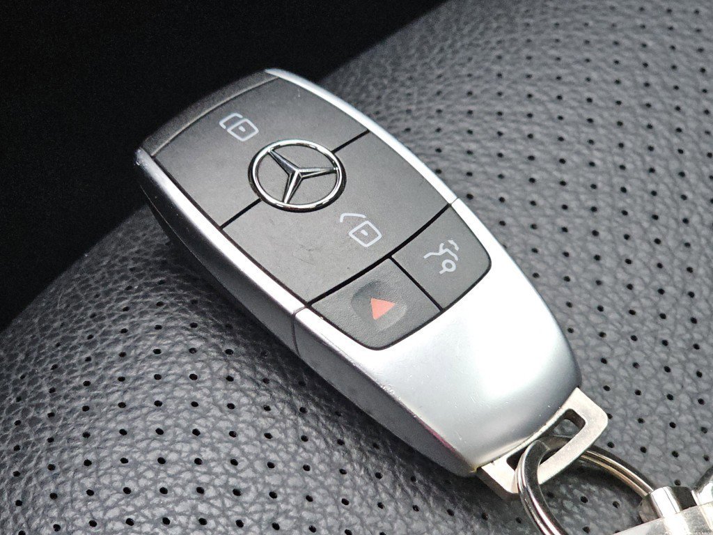 Used 2021 Mercedes-Benz GLC 300 image 33