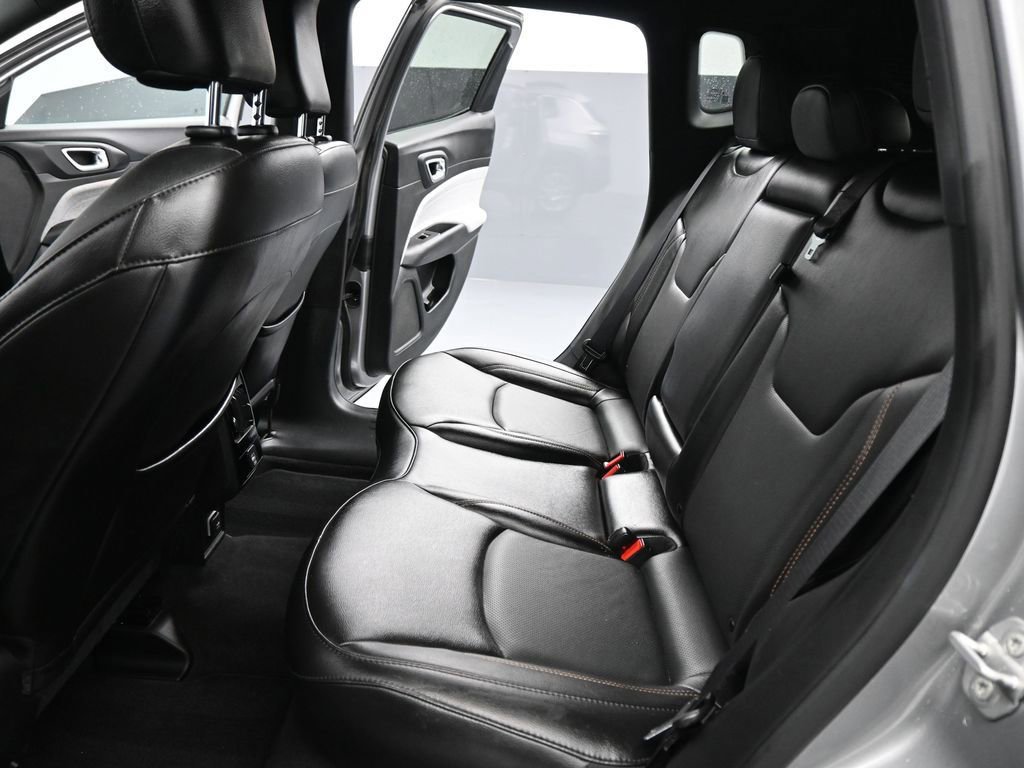 Used 2023 Jeep Compass Latitude image 44