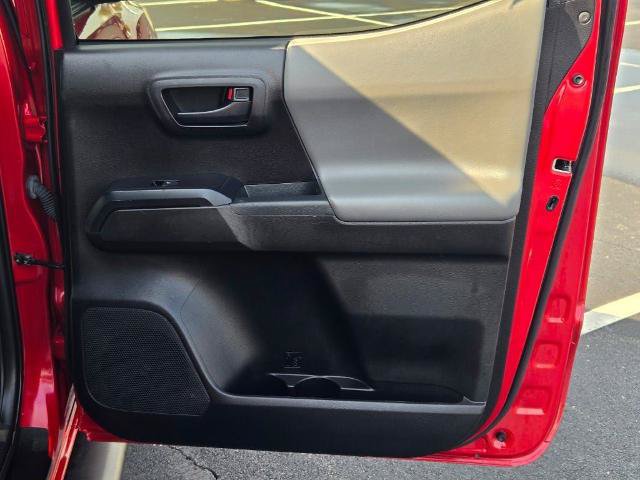 Used 2020 Toyota Tacoma SR AWD/4WD image 9
