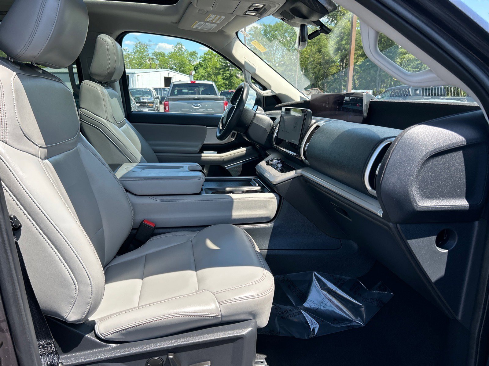 Certified 2025 Ford Expedition Active AWD/4WD image 19