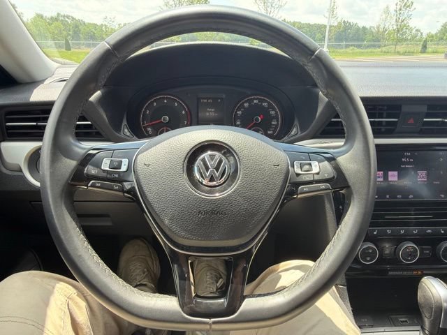 Used 2022 Volkswagen Passat 2.0T SE FWD image 34