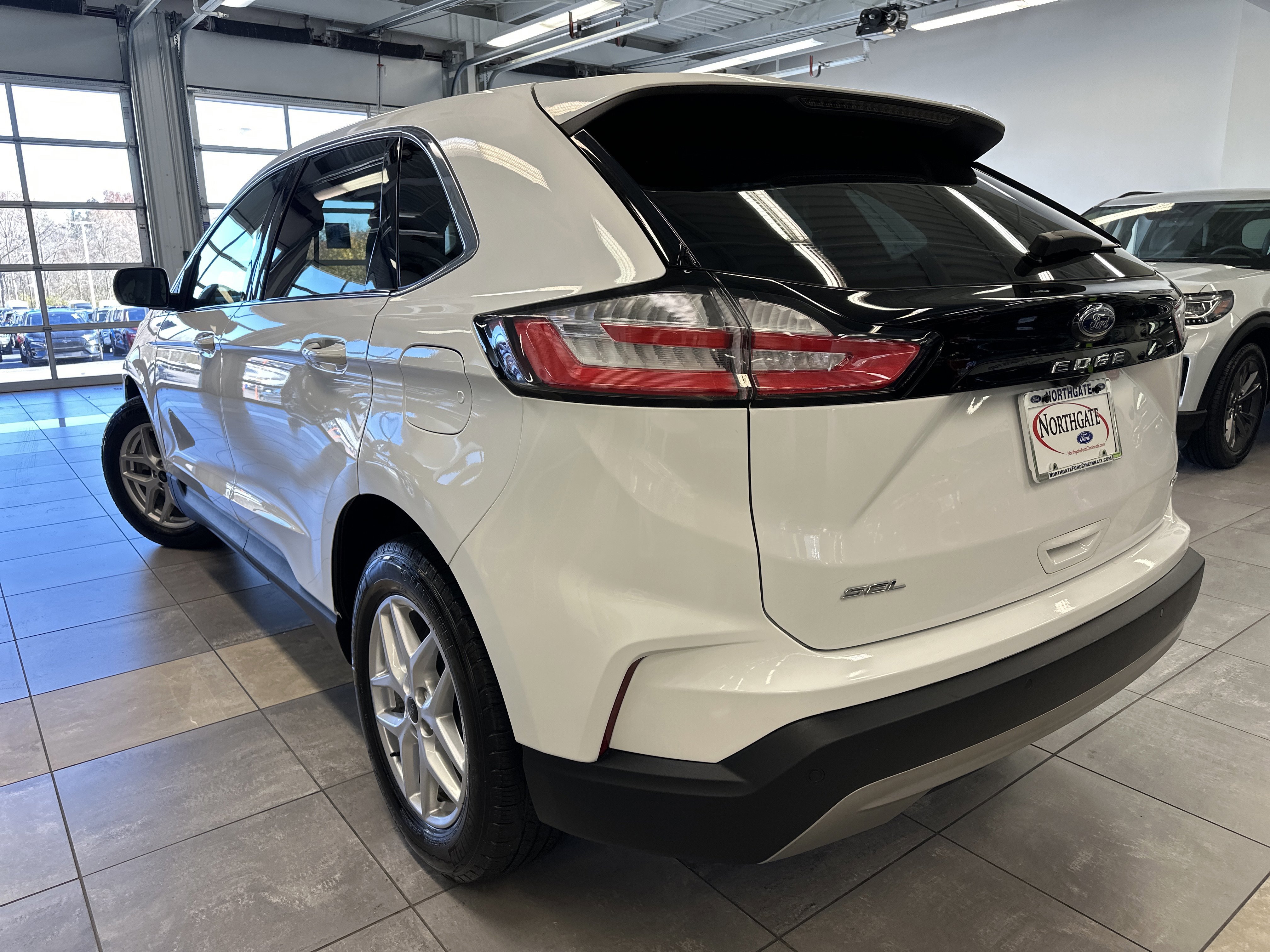 Certified 2023 Ford Edge SEL w/ Convenience Package image 3