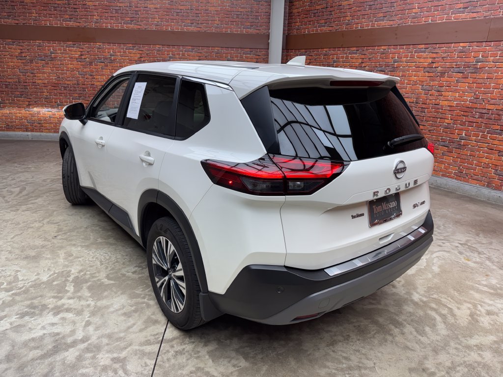 Used 2023 Nissan Rogue SV AWD/4WD image 2