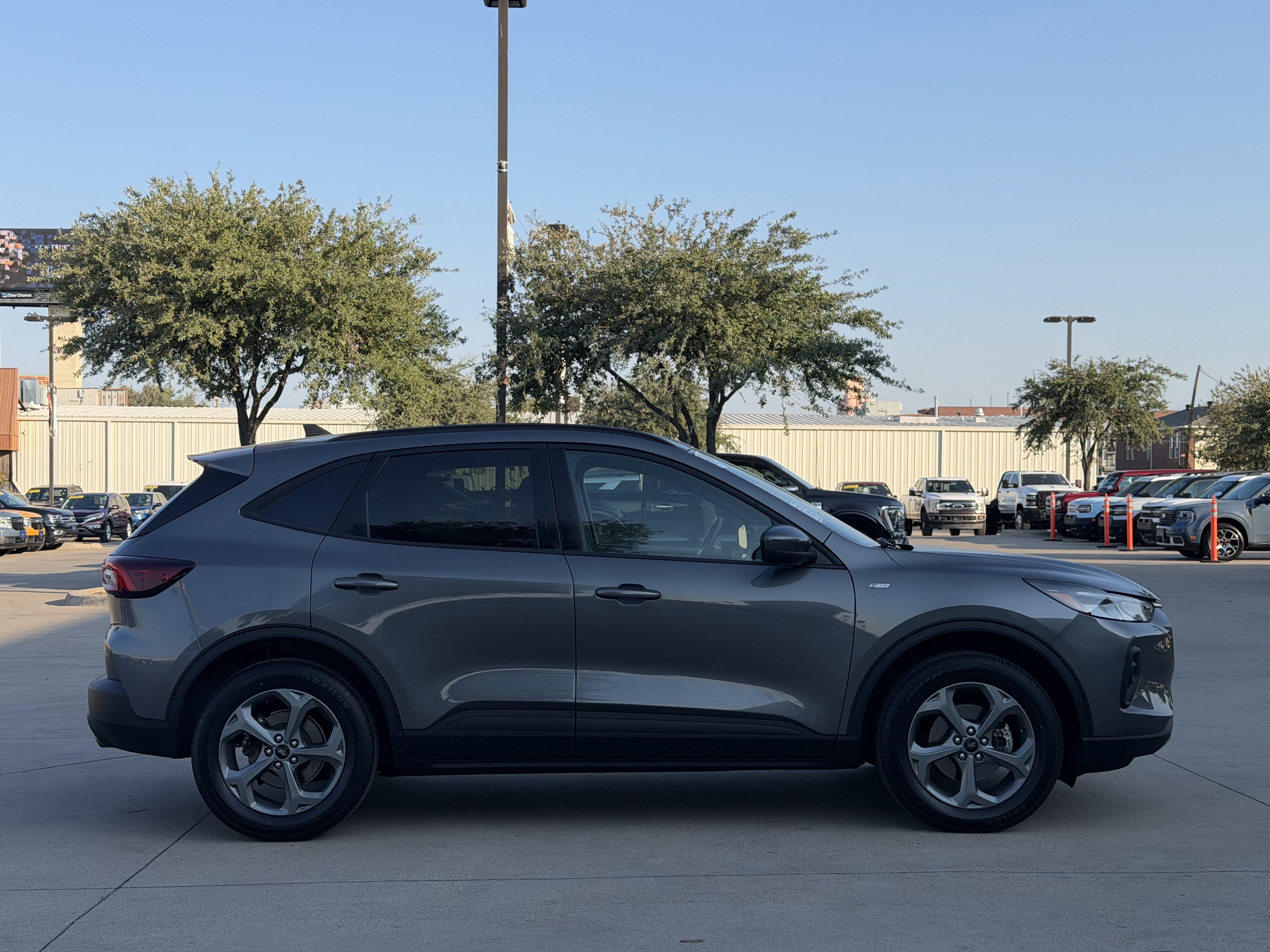 Certified 2025 Ford Escape ST-Line Select AWD/4WD image 3