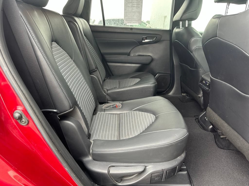 Used 2021 Toyota Highlander XSE AWD/4WD image 29