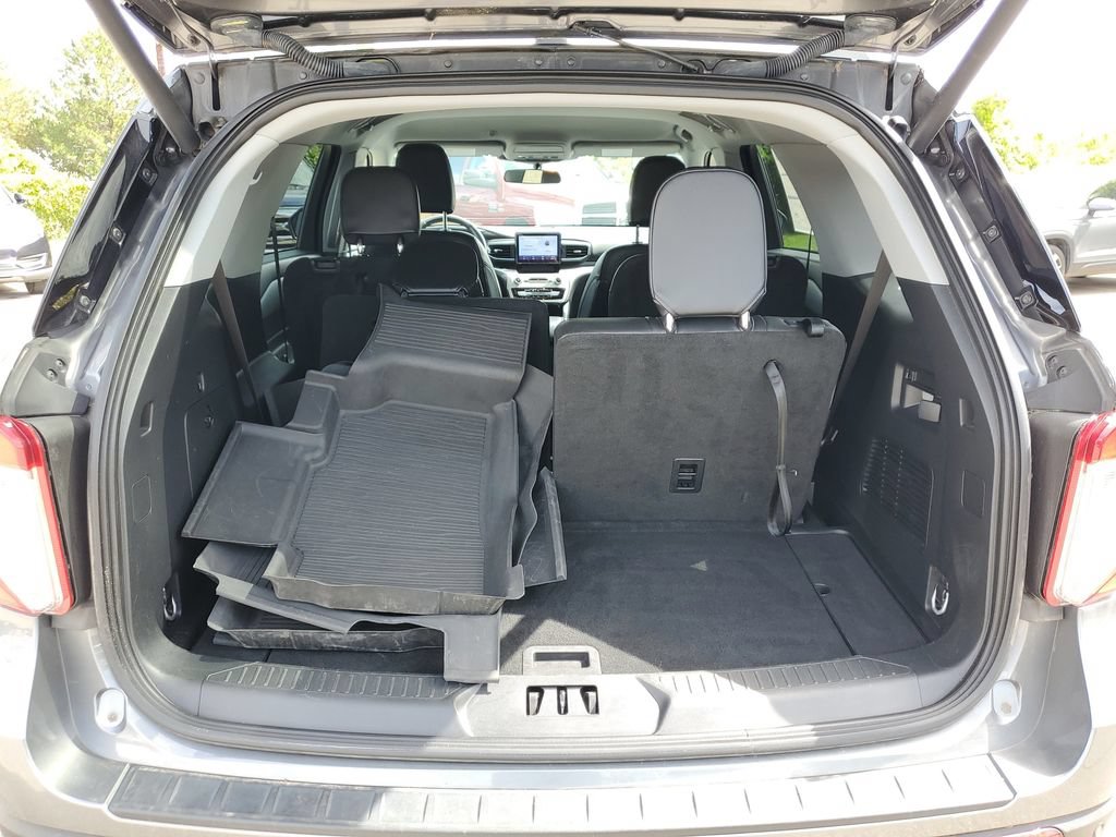 Certified 2023 Ford Explorer XLT w/ Equipment Group 202A AWD/4WD image 9