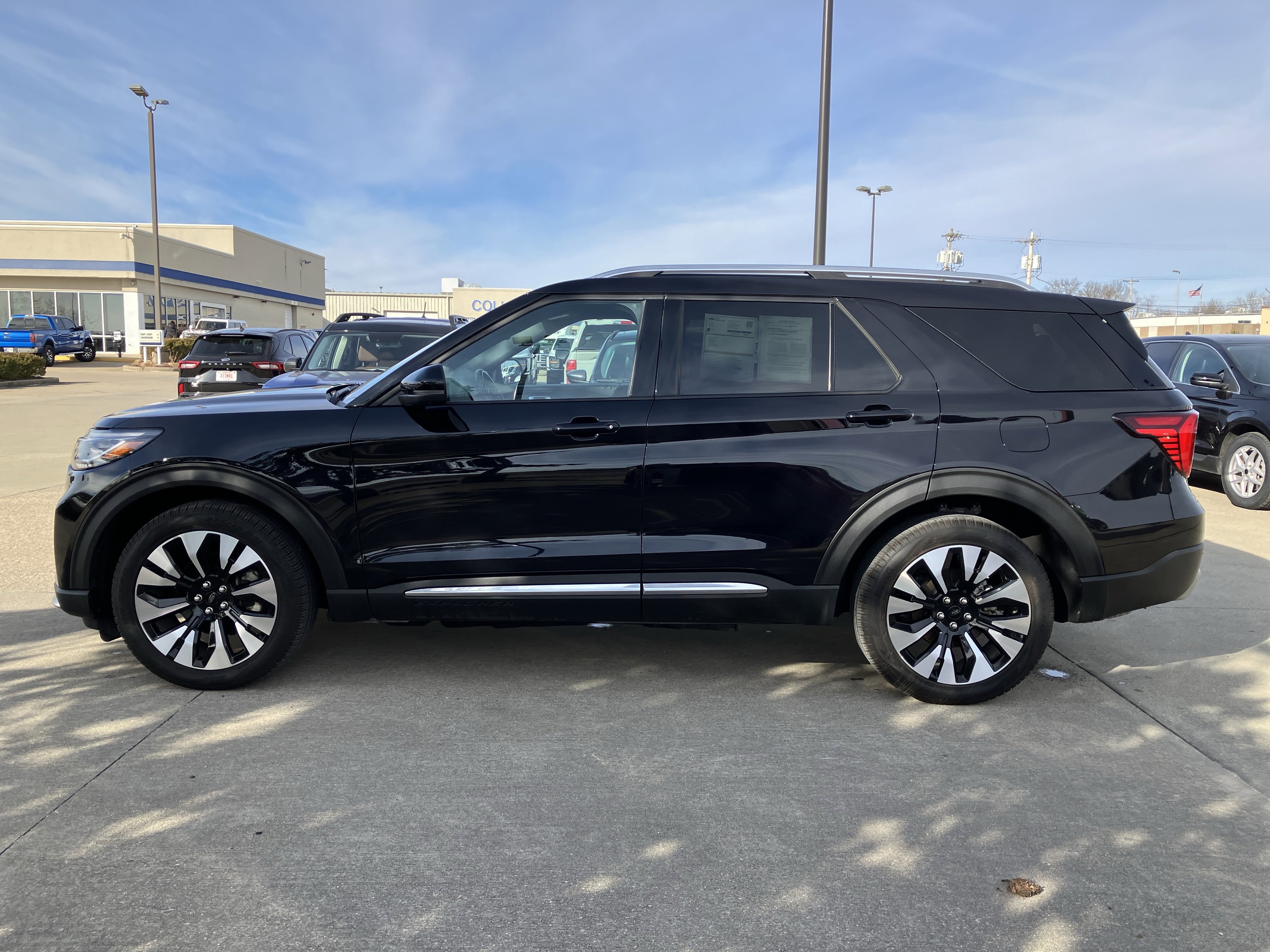 Certified 2025 Ford Explorer Platinum w/ LUX Leather Package image 2