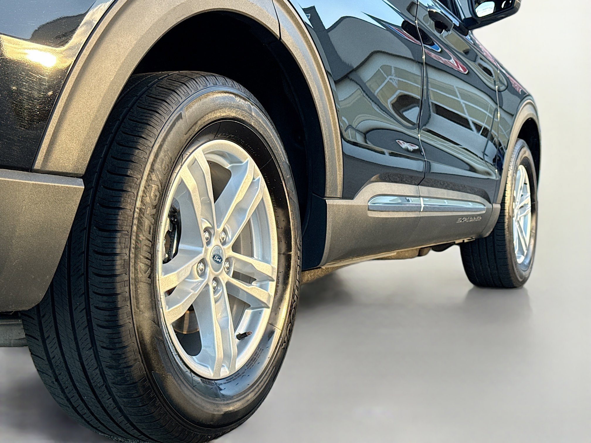 Certified 2023 Ford Explorer XLT w/ Equipment Group 202A image 16