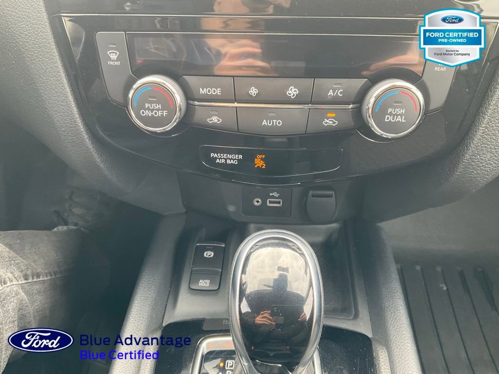Used 2020 Nissan Rogue SV w/ Premium Package image 12