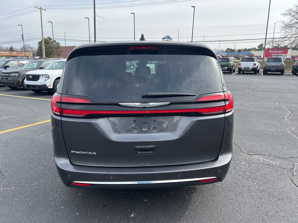 Used 2023 Chrysler Pacifica Touring-L FWD image 6