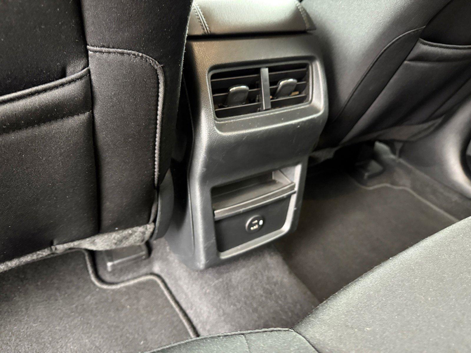 Certified 2022 Ford Edge SE w/ Black Appearance Package image 12