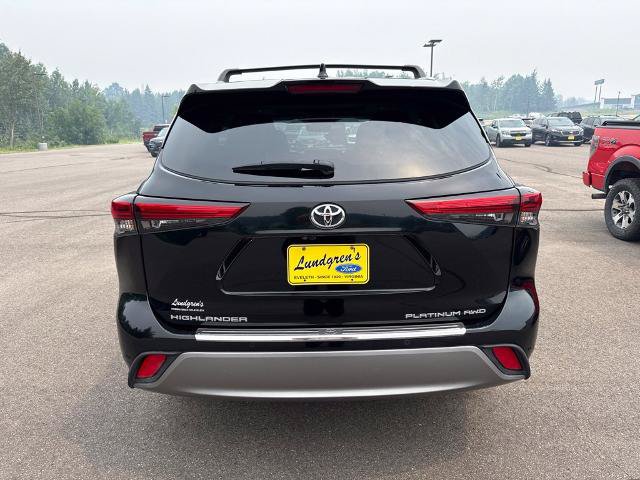 Used 2023 Toyota Highlander Platinum AWD/4WD image 2
