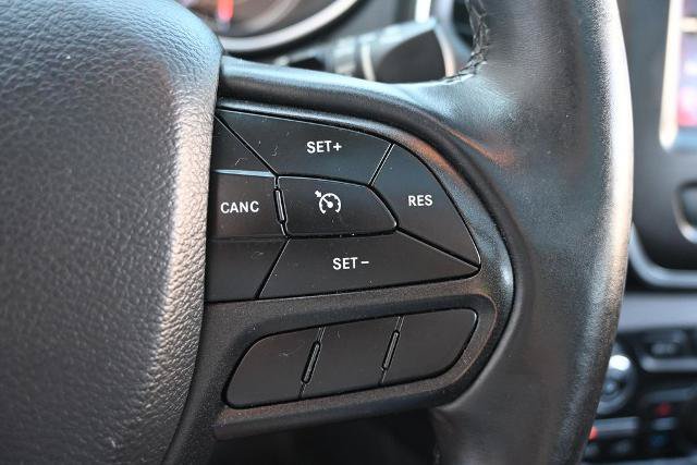 Used 2019 Jeep Cherokee Trailhawk w/ Comfort/Convenience Group AWD/4WD image 32