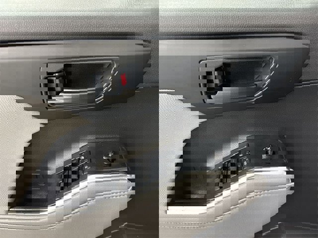 Used 2022 Toyota Highlander LE image 5