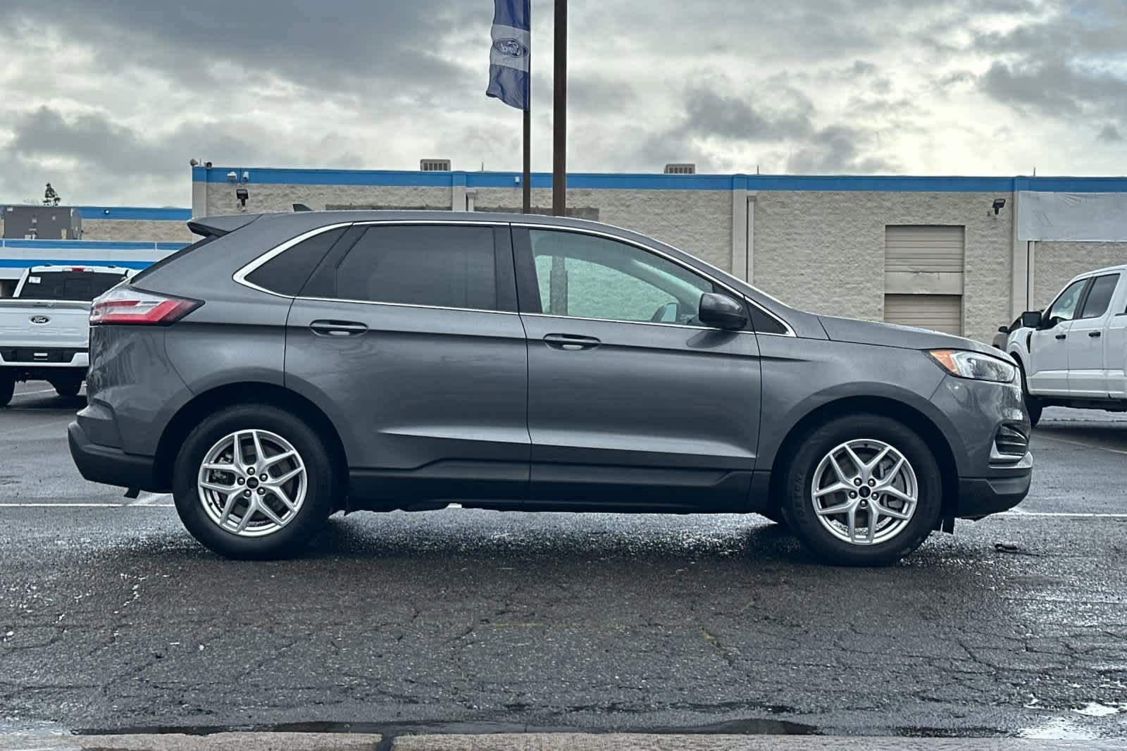 Certified 2024 Ford Edge SEL image 6