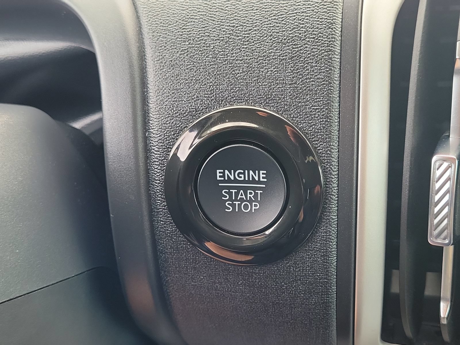 Certified 2025 Ford Expedition Active AWD/4WD image 32