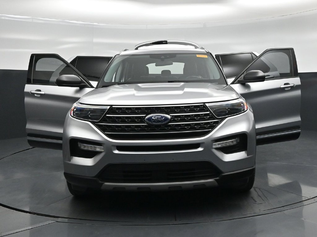 Certified 2021 Ford Explorer XLT w/ Equipment Group 202A RWD image 26