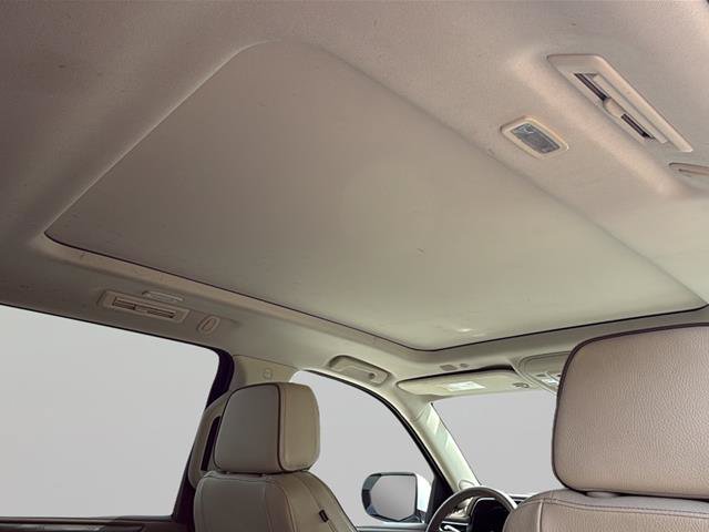 Used 2023 GMC Yukon XL Denali AWD/4WD image 16