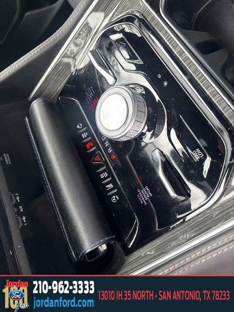 Used 2022 Jeep Wagoneer Series III AWD/4WD image 16