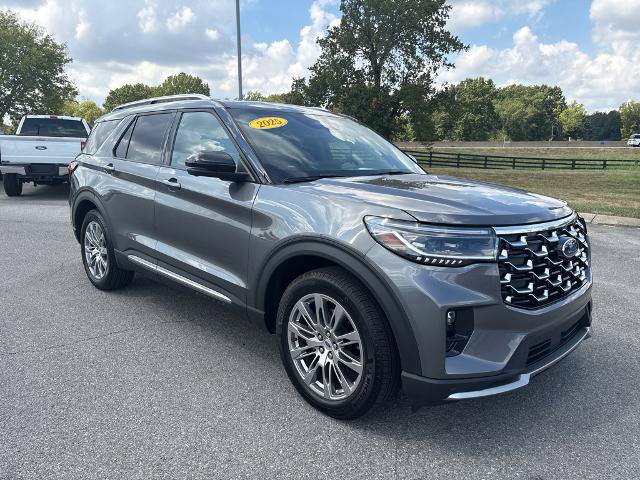 Certified 2025 Ford Explorer Platinum RWD image 3
