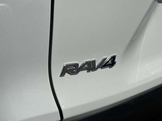 Used 2019 Toyota RAV4 XLE w/ Carpet Mat Package FWD image 27