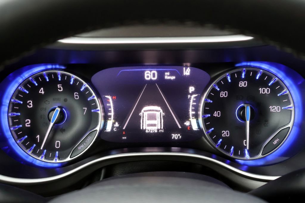 Used 2024 Chrysler Pacifica Touring-L FWD image 34