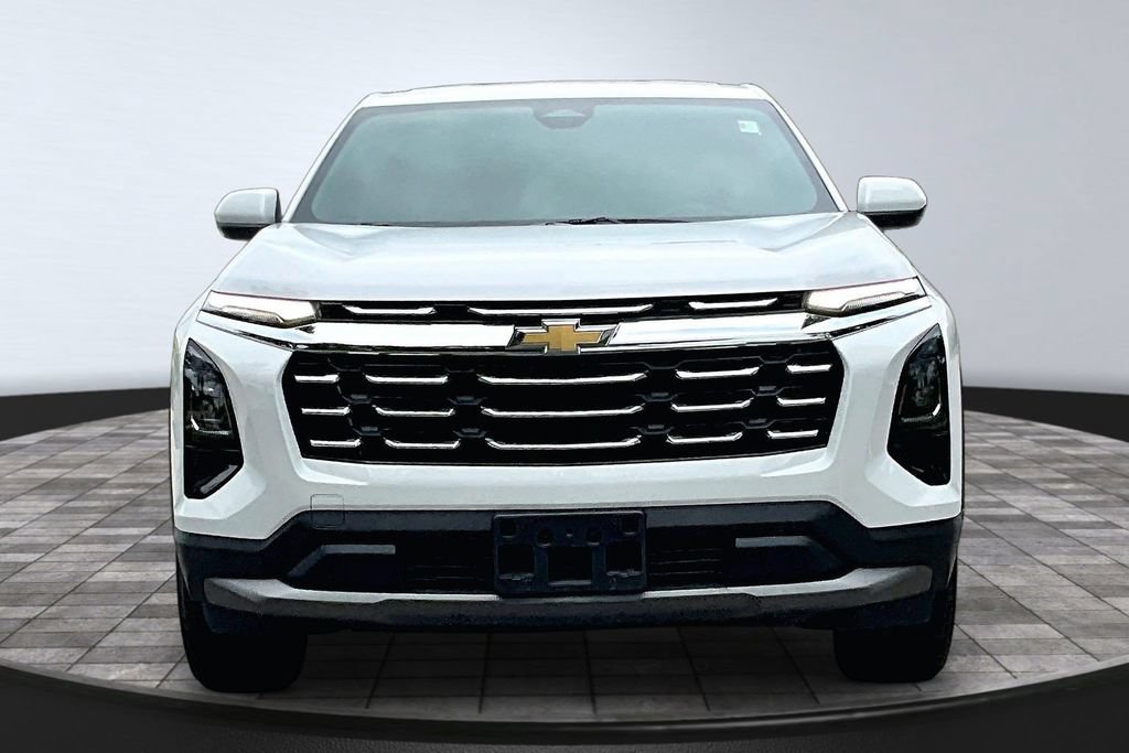 Used 2025 Chevrolet Equinox LT AWD/4WD image 2