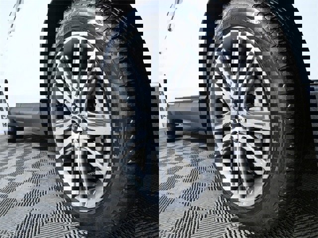 Certified 2023 Ford Edge Titanium w/ Class II Trailer Tow Package image 2