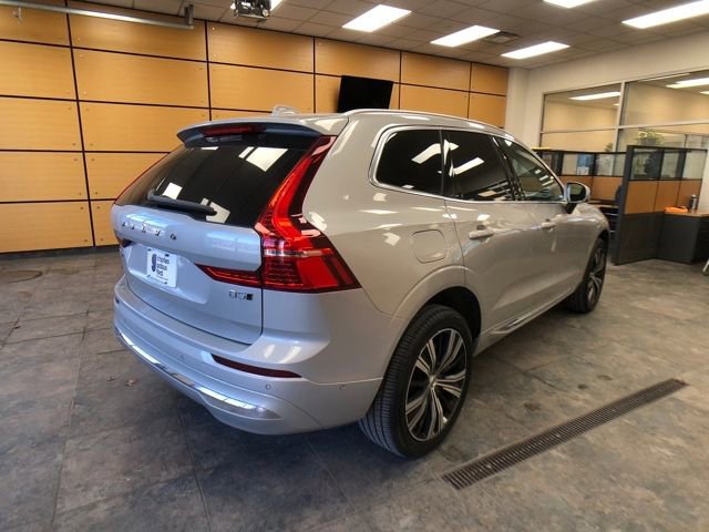 Used 2022 Volvo XC60 B5 Inscription image 5