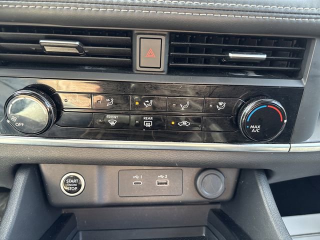 Used 2023 Nissan Rogue S image 32