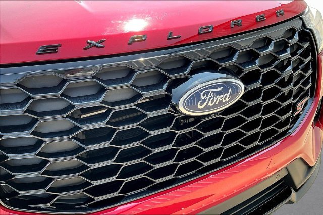 Certified 2025 Ford Explorer ST AWD/4WD image 33
