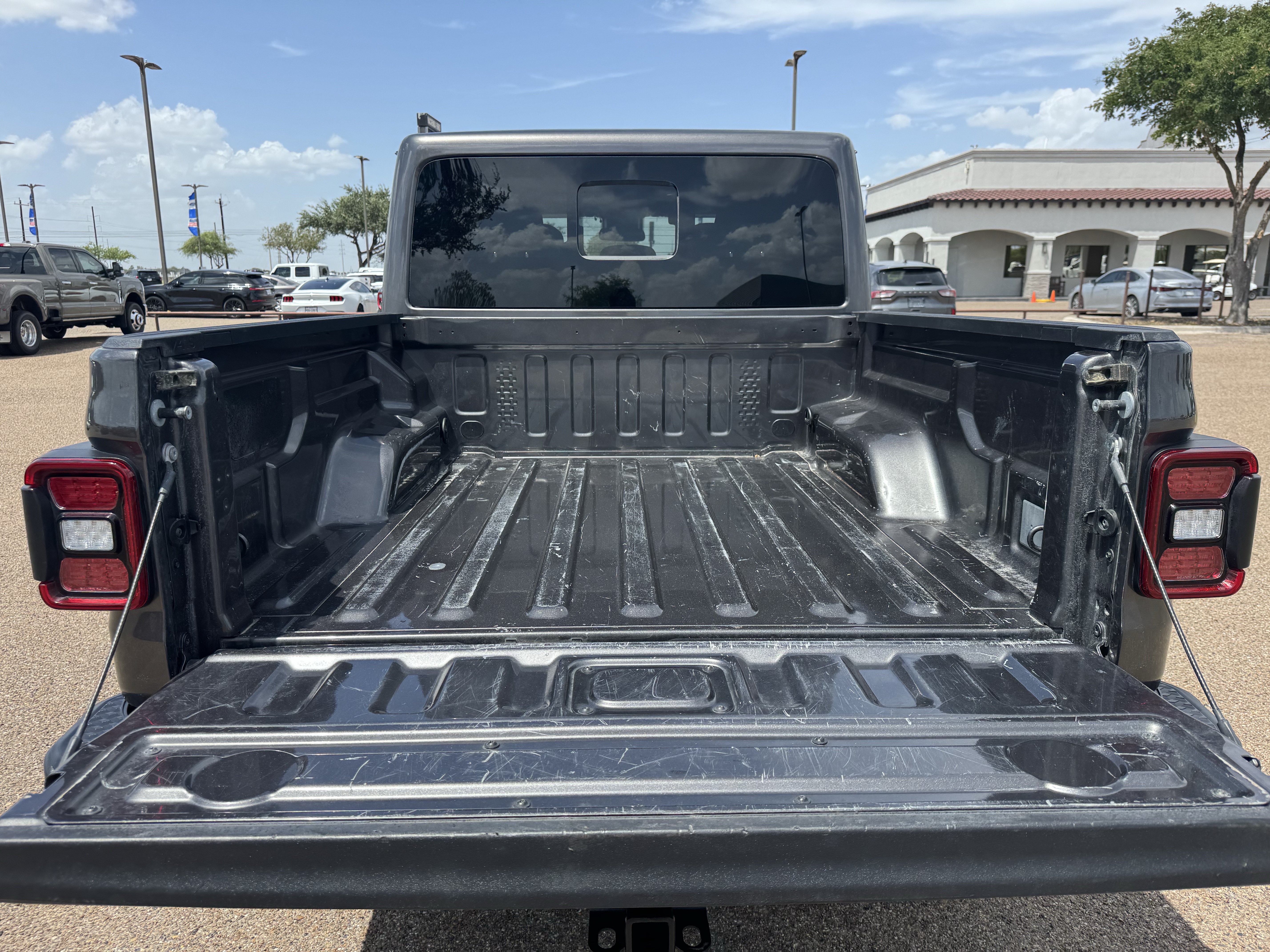 Used 2025 Jeep Gladiator Mojave AWD/4WD image 29