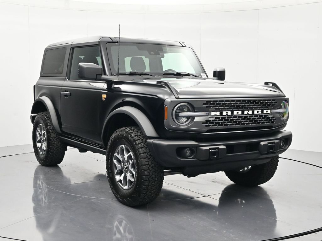 Certified 2025 Ford Bronco Badlands AWD/4WD image 3