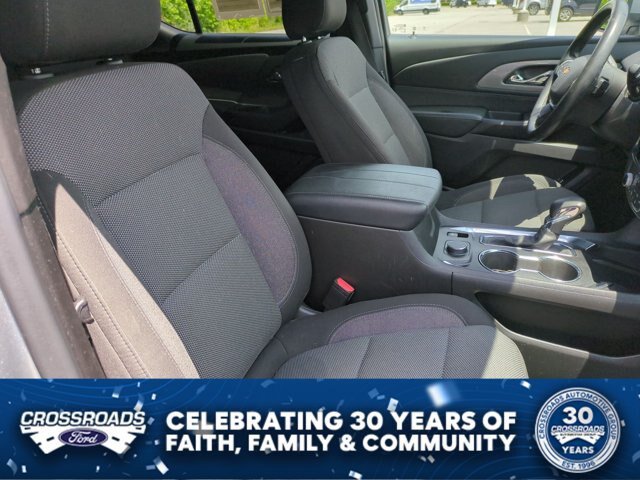 Used 2023 Chevrolet Traverse LT FWD image 35