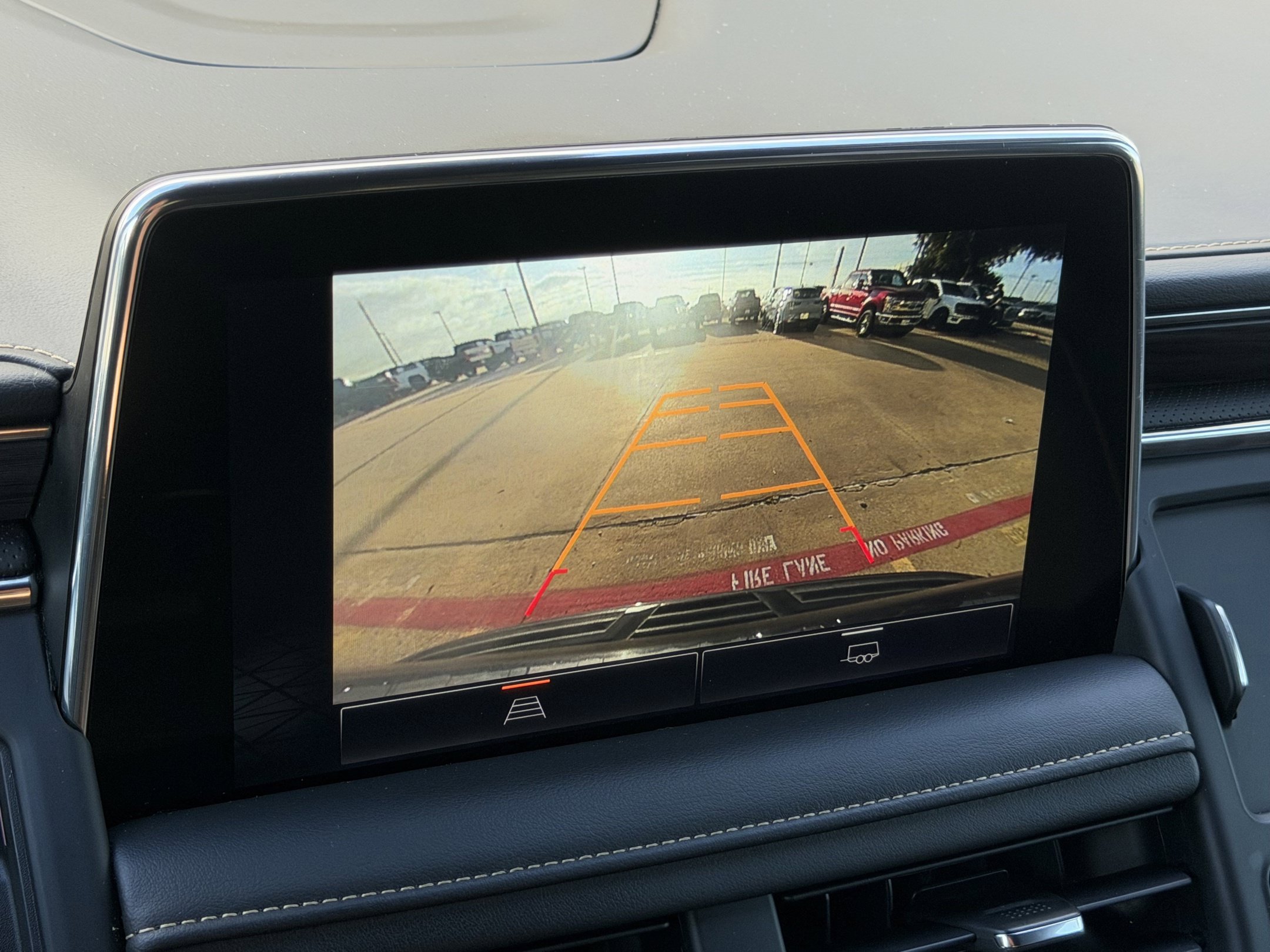 Used 2023 GMC Yukon SLT AWD/4WD image 16