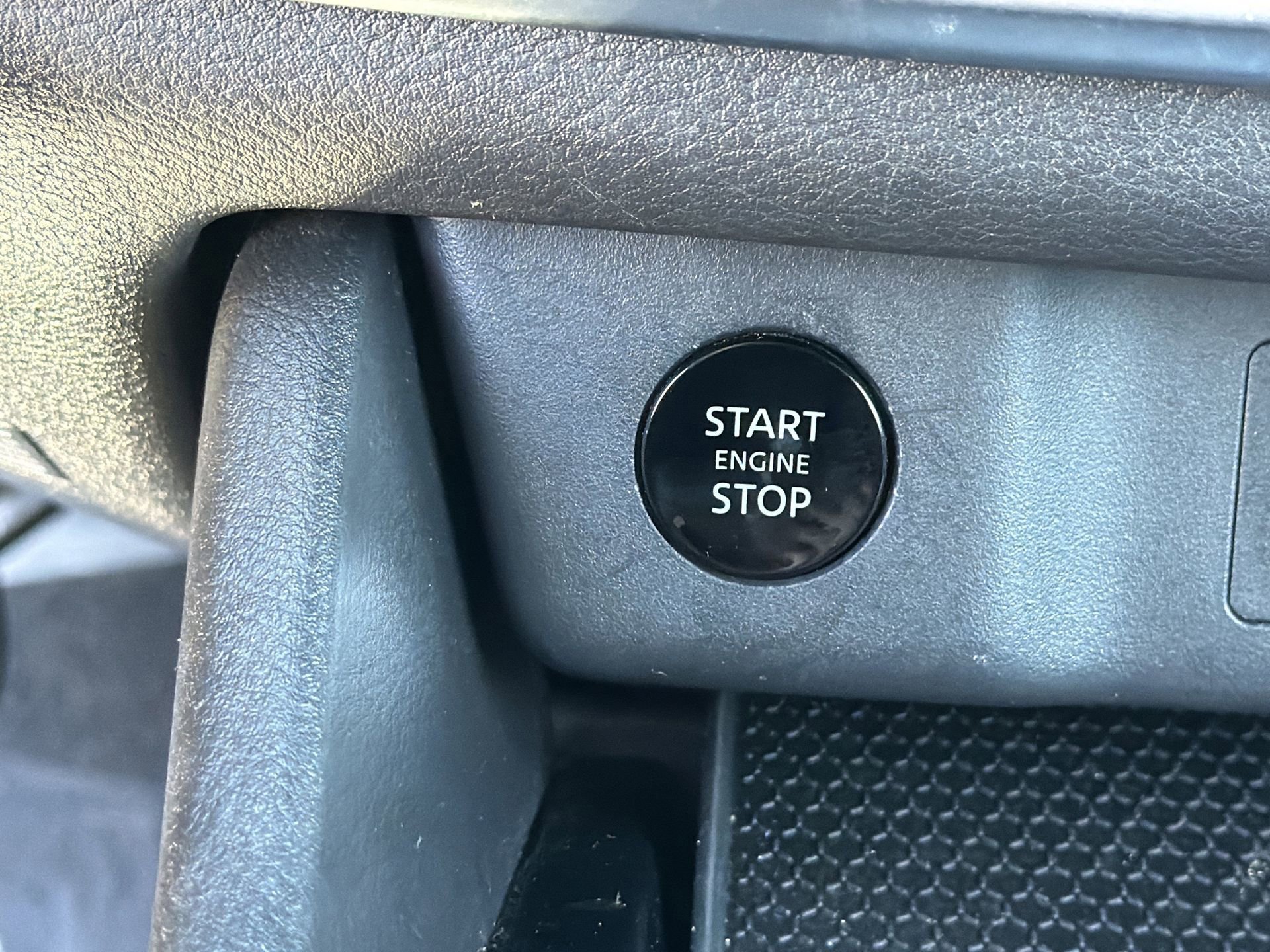 Used 2024 Nissan Rogue SV image 13