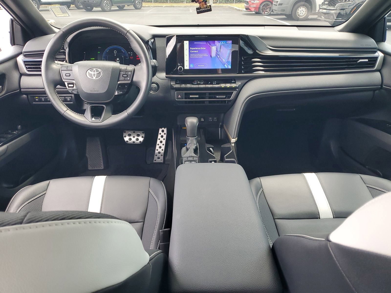Used 2025 Toyota Camry SE FWD image 13