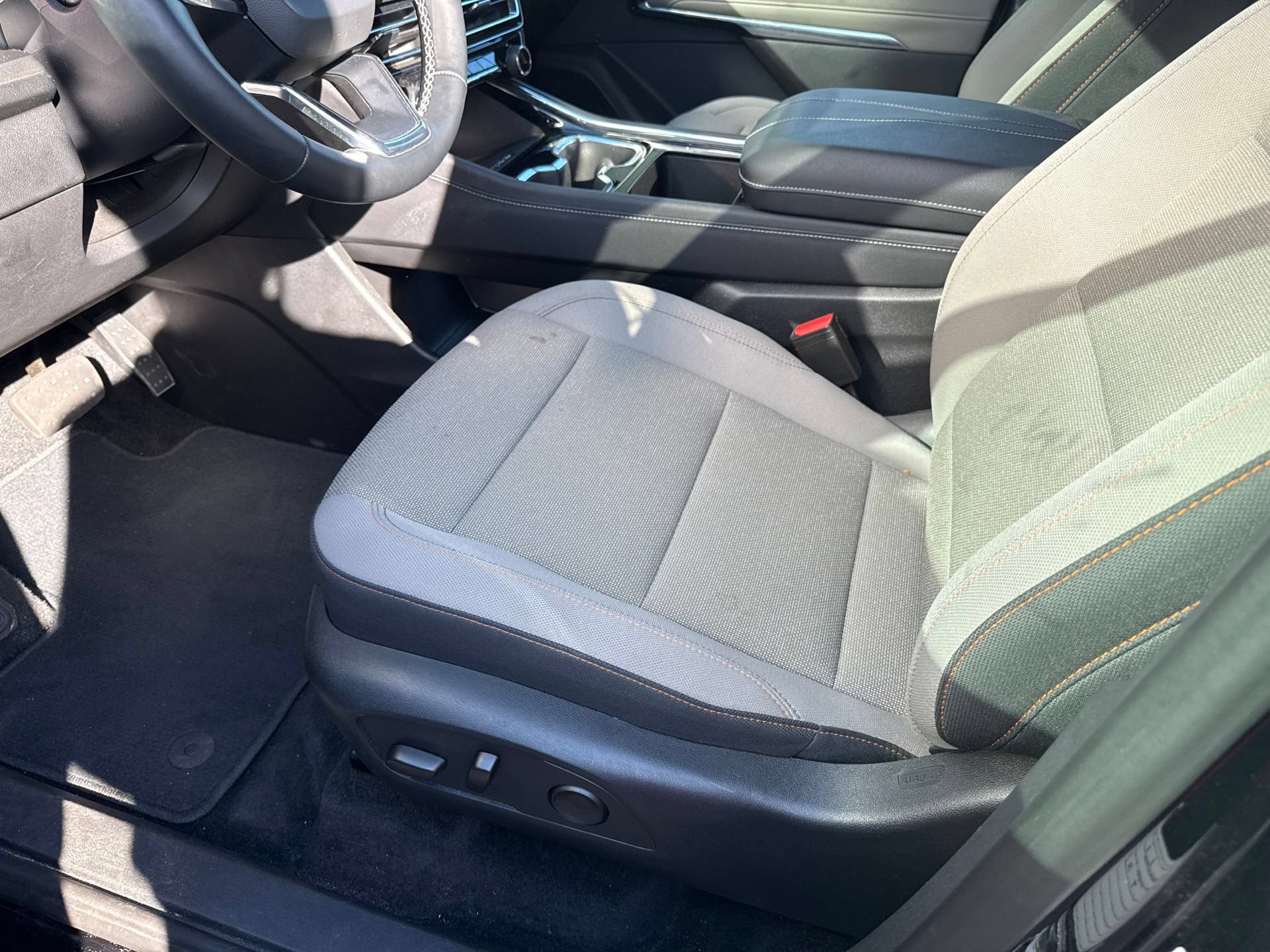 Used 2026 Chevrolet Traverse LT w/ Driver Confidence Package FWD image 11
