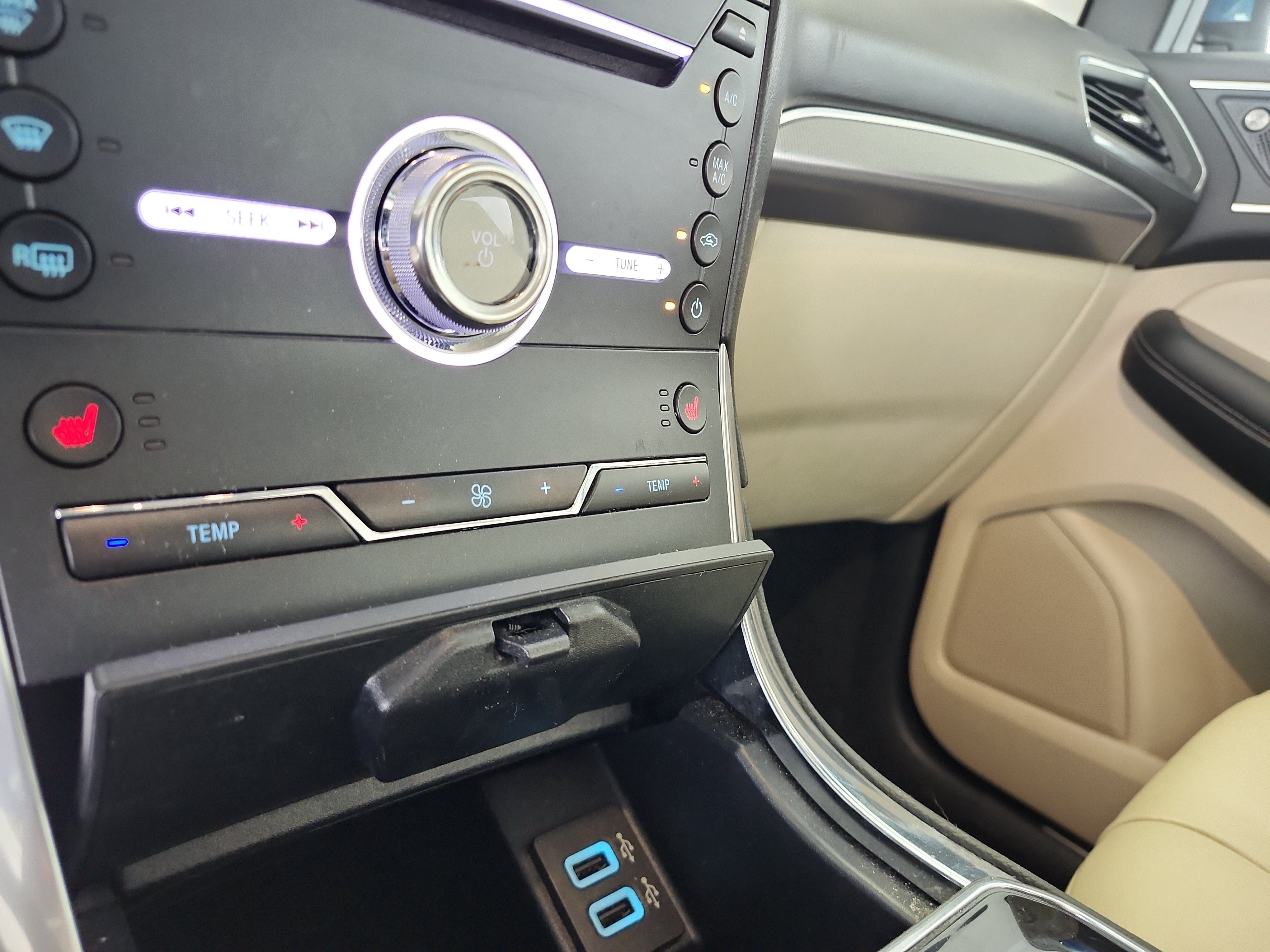 Certified 2019 Ford Edge Titanium w/ Cold Weather Package AWD/4WD image 27