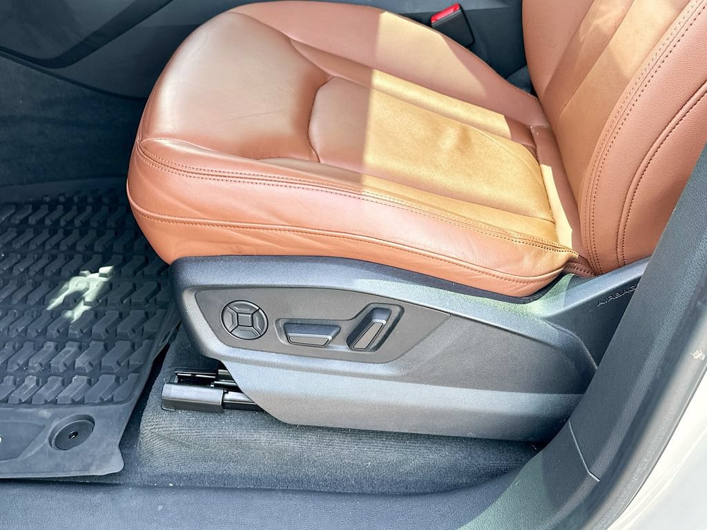 Used 2022 Audi Q8 Premium w/ Convenience Package AWD/4WD image 9