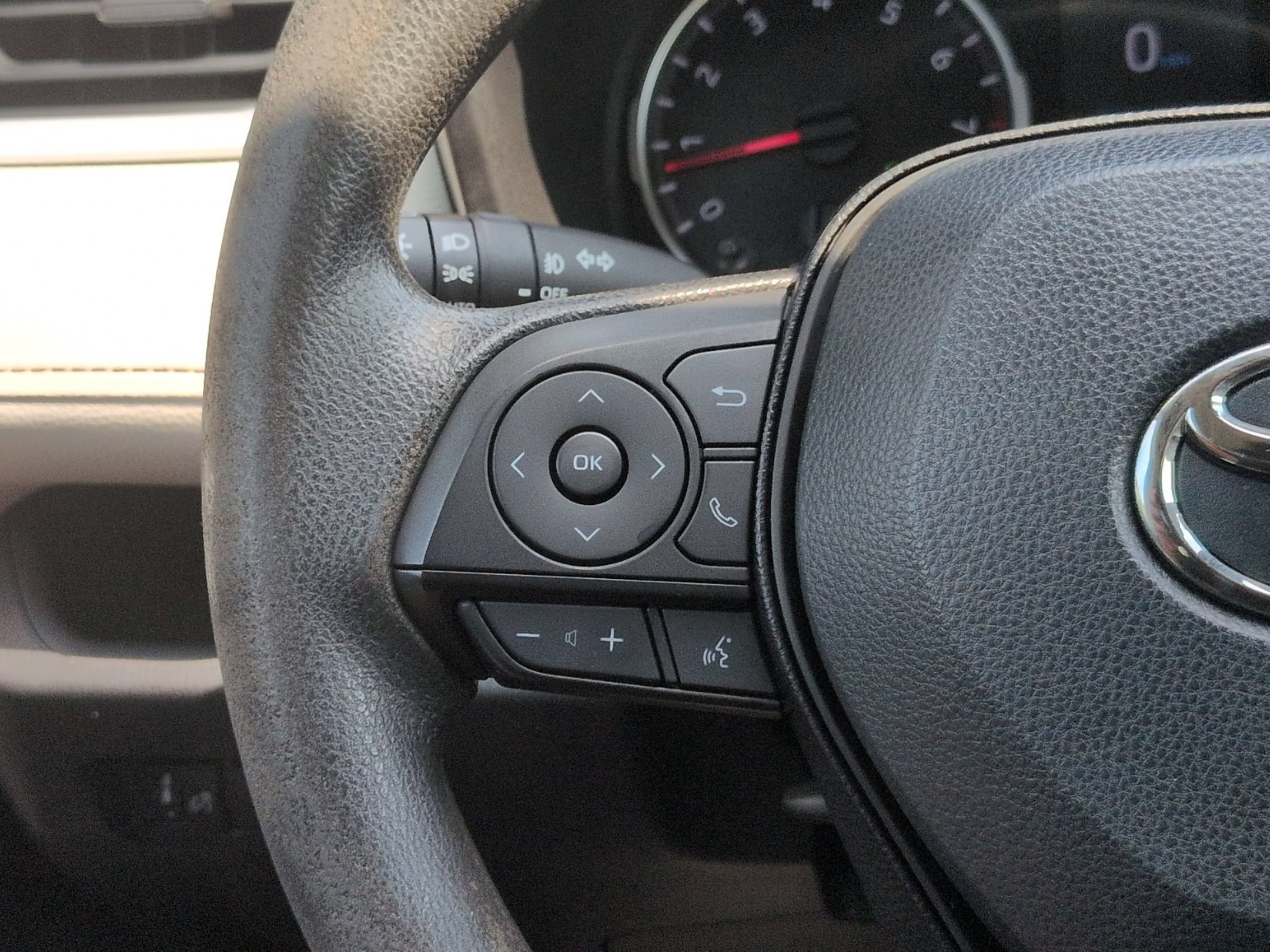 Used 2019 Toyota RAV4 XLE FWD image 18
