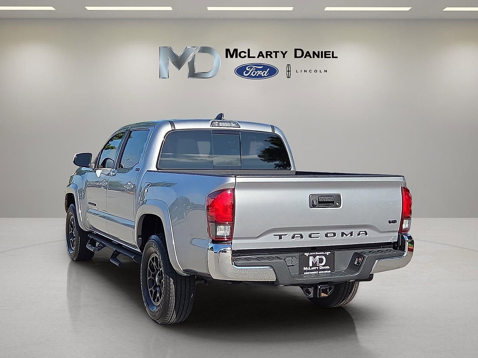 Used 2022 Toyota Tacoma SR5 RWD image 4