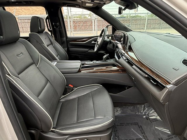 Used 2024 Cadillac Escalade Premium Luxury image 24