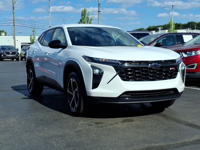 Used 2024 Chevrolet Trax RS FWD image 3